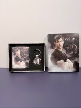 Twilight Eclipse Jacob Keychain & Card Holder Set - Black/Gray